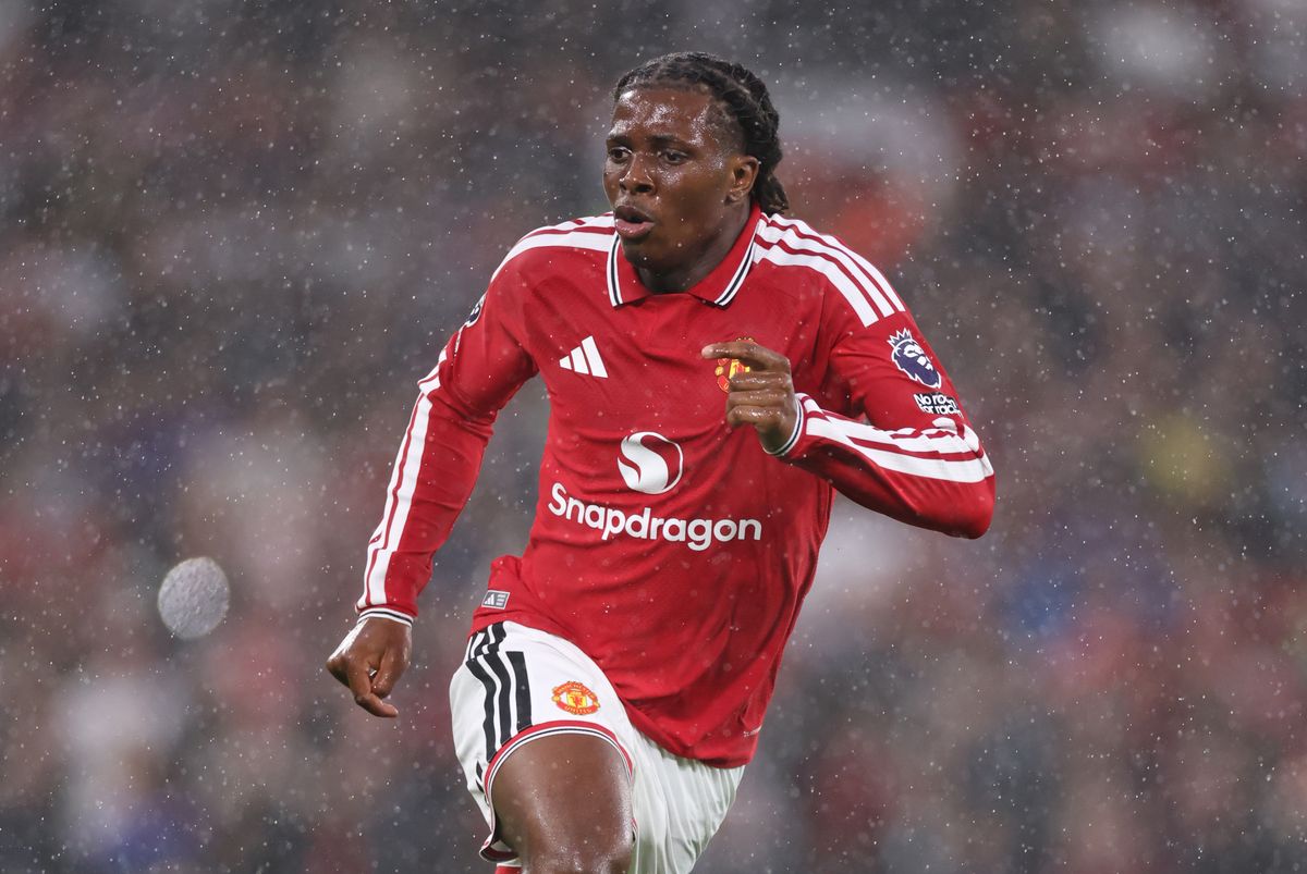 Patrick Dorgu training with Manchester United, a potential left-back solution