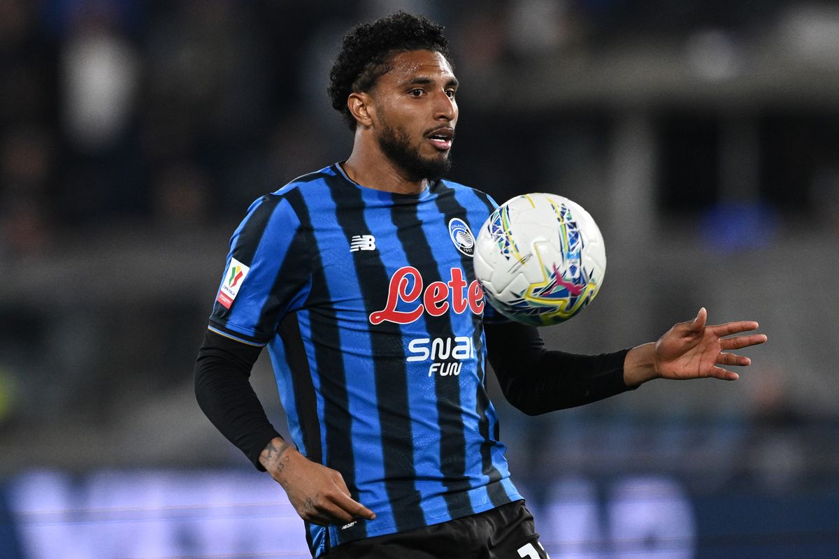 Ederson playing for Atalanta during a match in Serie A