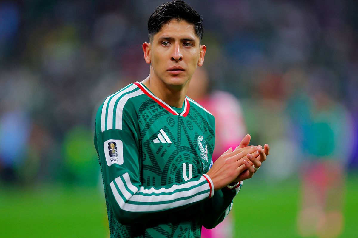 Edson Alvarez captaining Mexico against England in the 2026 FIFA World Cup Round of 16