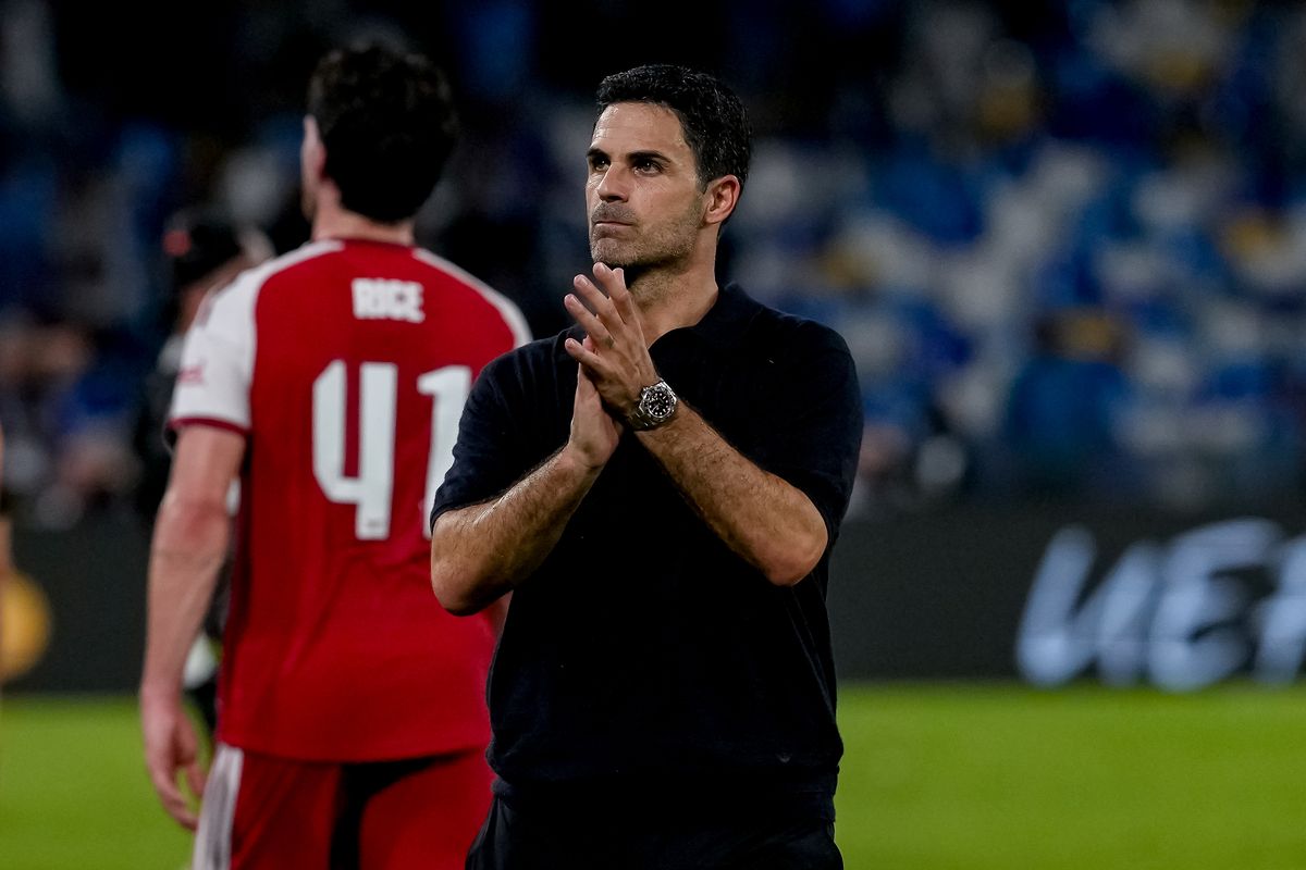 Arsenal manager Mikel Arteta giving instructions on the touchline