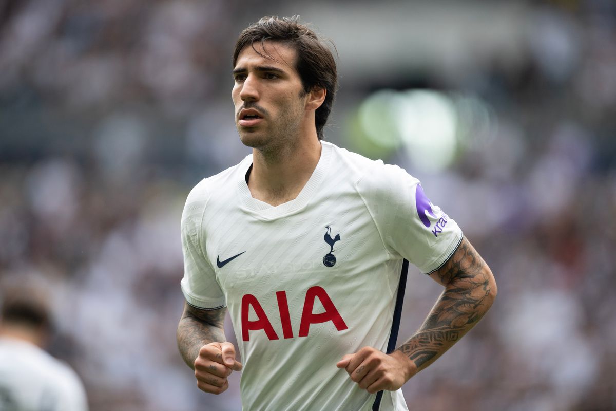 Tottenham match action highlighting the team's new playing style
