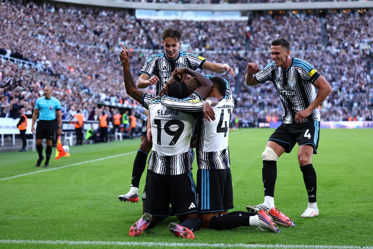 Matthias Jaissle instructing Newcastle United players from the touchline