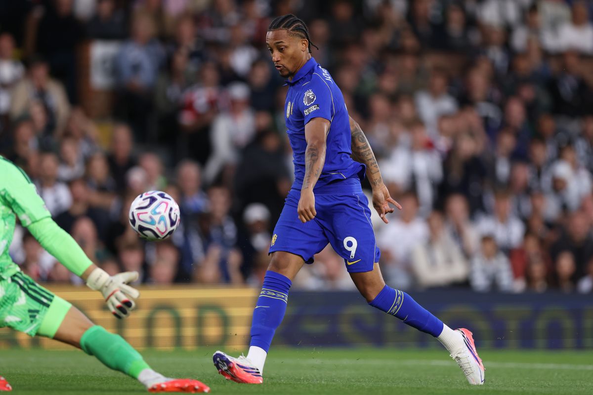 Chelsea goalkeeper Robert Sanchez prepares to make a save against Fulham