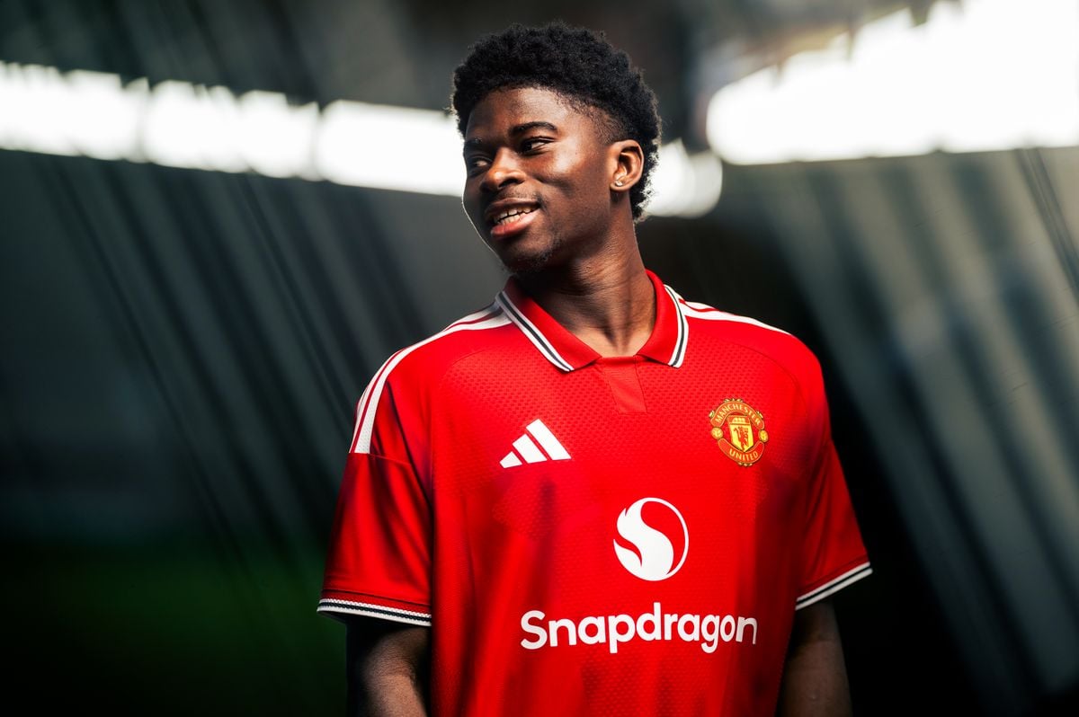 Manchester United Sign Carlos Baleba: £70m Midfield Boost & Transfer Analysis