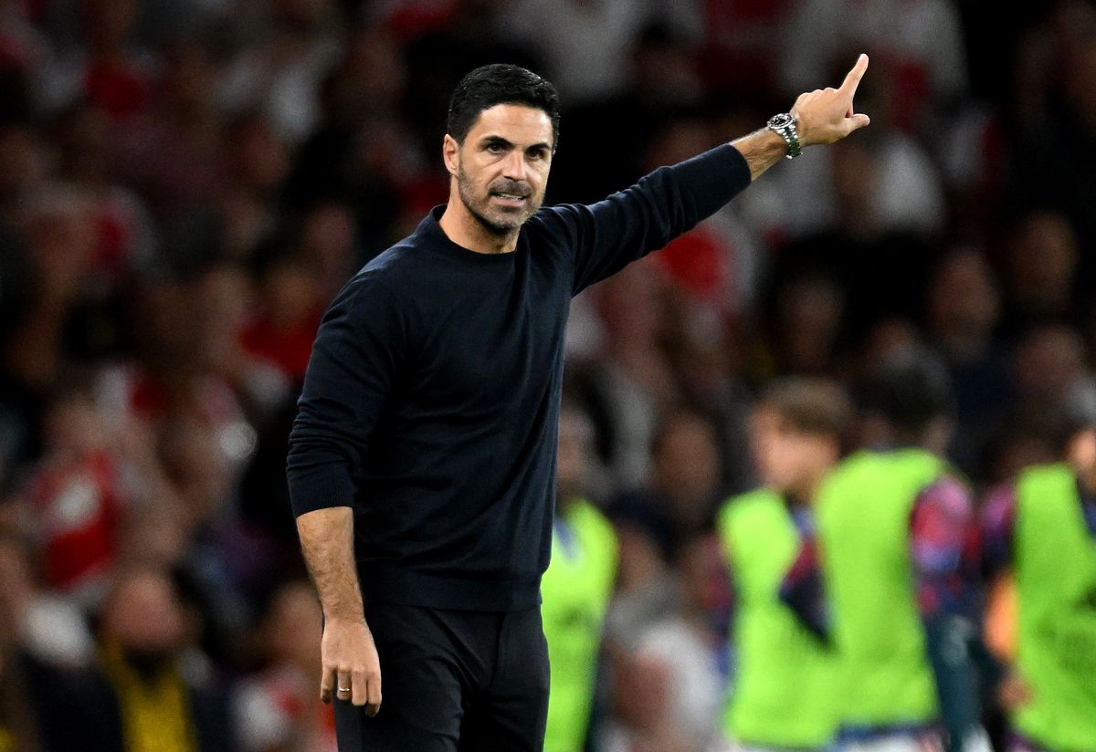 Mikel Arteta managing Arsenal from the touchline
