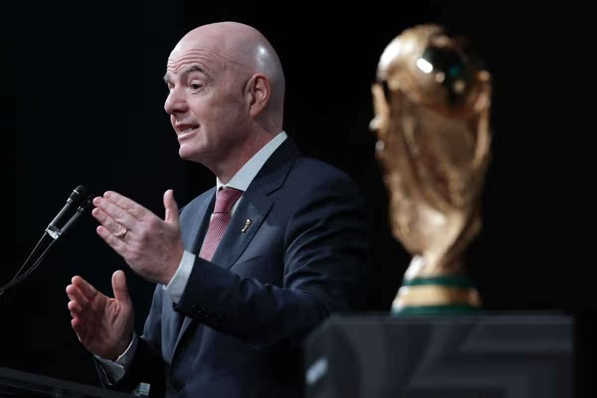 FIFA Faces Calls for Infantino’s Resignation After World Cup Rights Backlash - Ảnh 1